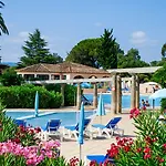 Pierre & Les Parcs De מלון דירות 3*