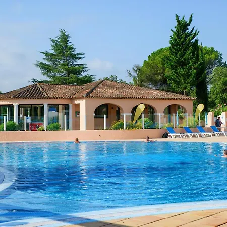 Apart-hotel Pierre & Les Parcs De 3*