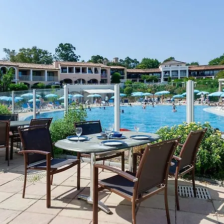 Hotel apartamentowy Pierre & Les Parcs De 3*