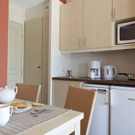 Pierre & Les Parcs De Apartmanhotel 3*