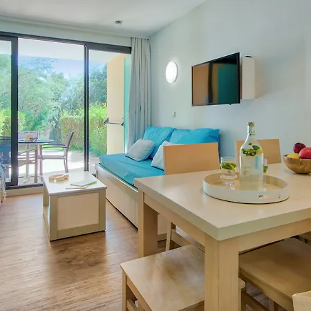 Hotel apartamentowy Pierre & Les Parcs De 3*