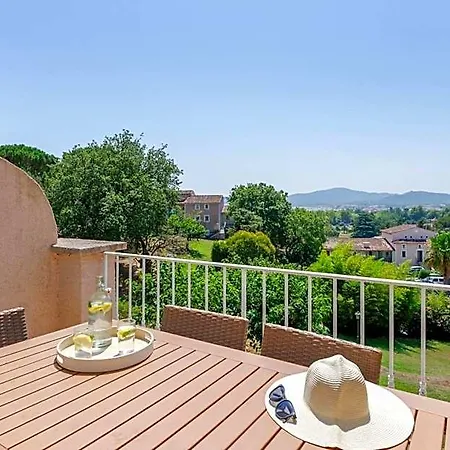 Pierre & Les Parcs De Aparthotel 3*