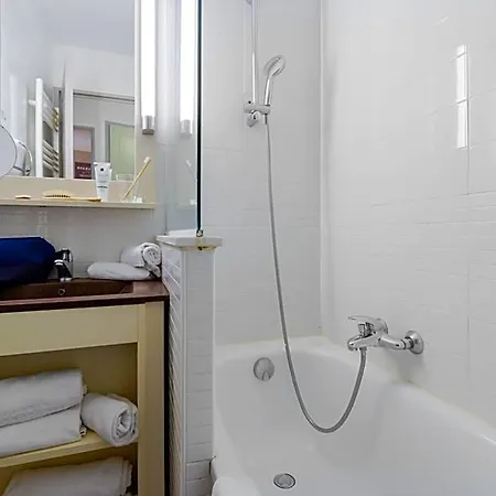 Pierre & Les Parcs De Aparthotel 3*