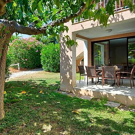 Pierre & Les Parcs De Aparthotel 3*