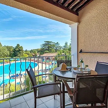 Aparthotel Pierre & Les Parcs De 3*