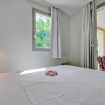 Pierre & Les Parcs De Aparthotel