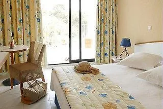 Aparthotel Pierre & Les Parcs De 3*