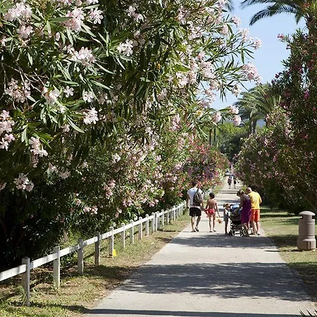 Hotel apartamentowy Pierre & Les Parcs De 3*