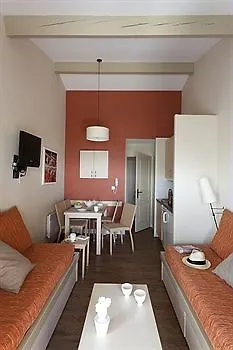 Pierre & Les Parcs De Apart Otel