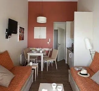 Pierre & Les Parcs De Grimaud