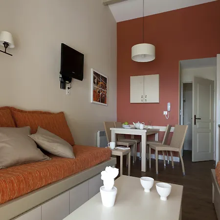 Pierre & Les Parcs De Apart Otel 3*